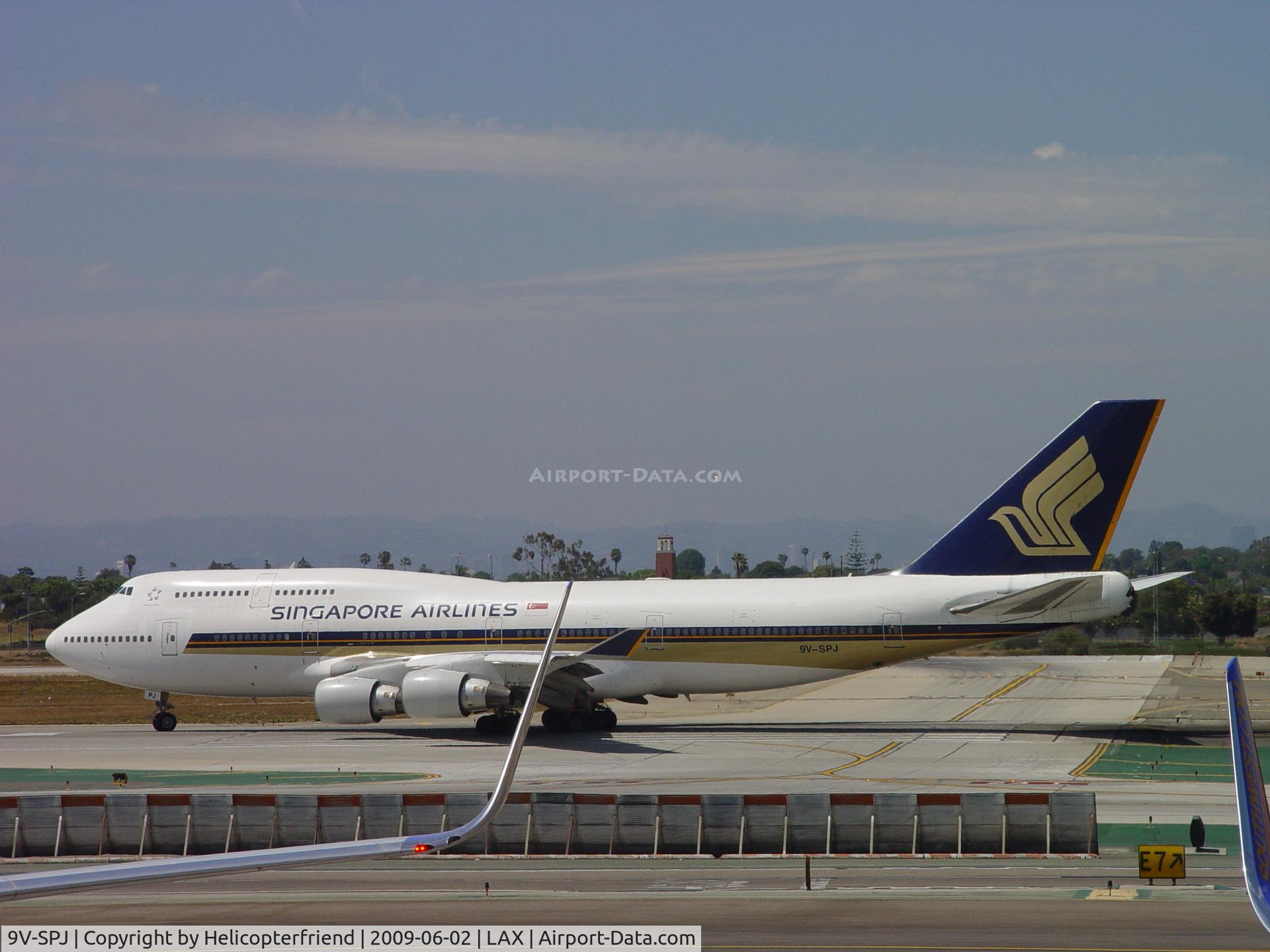 9V-SPJ, 1996 Boeing 747-412 C/N 26556, Starting roll out on 24L just before a Korean Air 747 lands on 24R