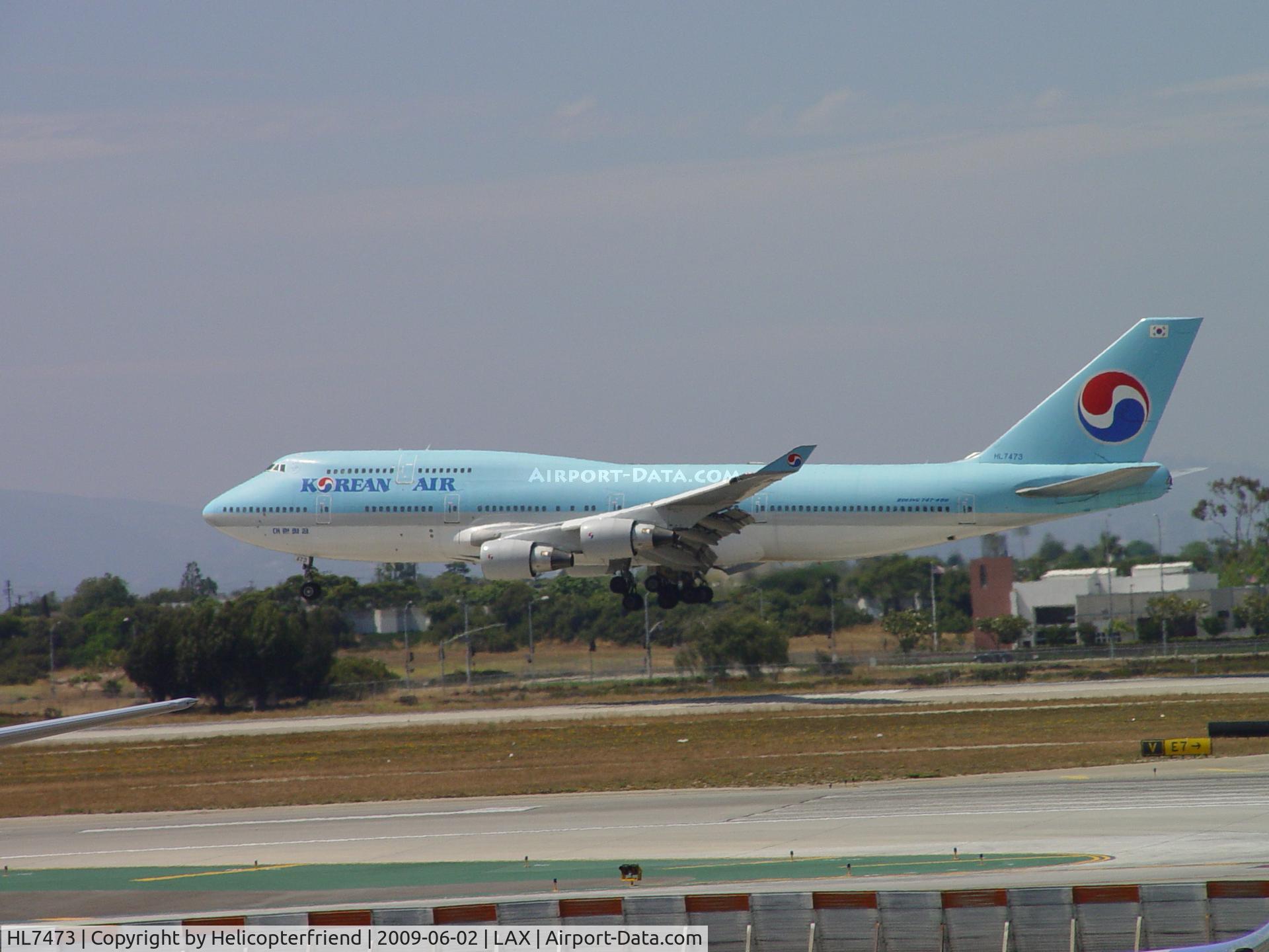 HL7473, 1996 Boeing 747-4B5 C/N 28335, Landing on 24R after Singapore Airline 747 departed on 24L