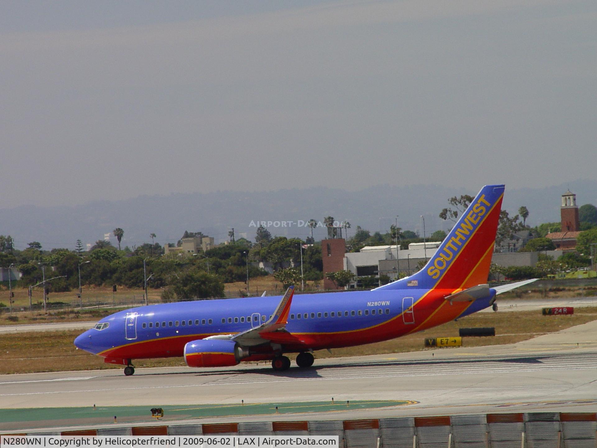 N280WN, 2007 Boeing 737-7H4 C/N 32533, Taking off westbound 24L