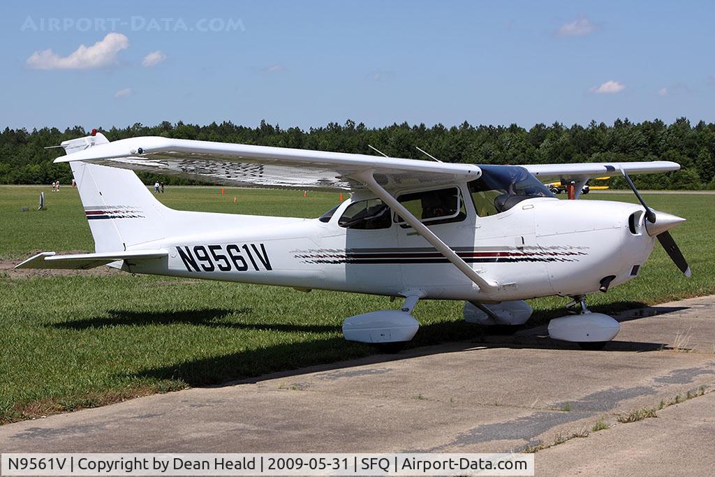 N9561V, 1998 Cessna 172R C/N 17280497, 1998 Cessna 172R Skyhawk N9561V on display at the 2009 Virginia Regional Festival of Flight at Suffolk Executive Airport.