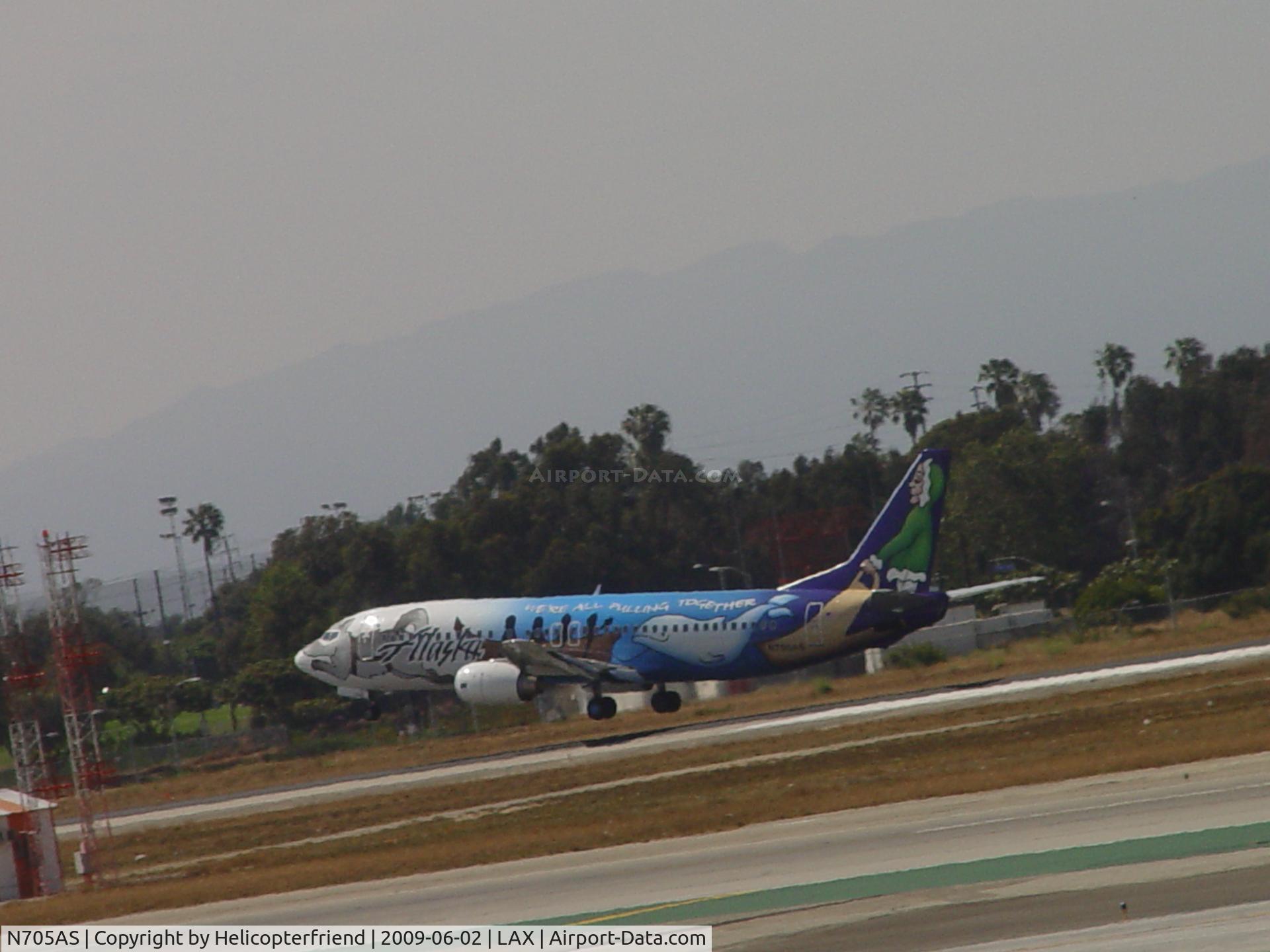 N705AS, 1998 Boeing 737-490 C/N 29318, Mushing in for a landing on 24R