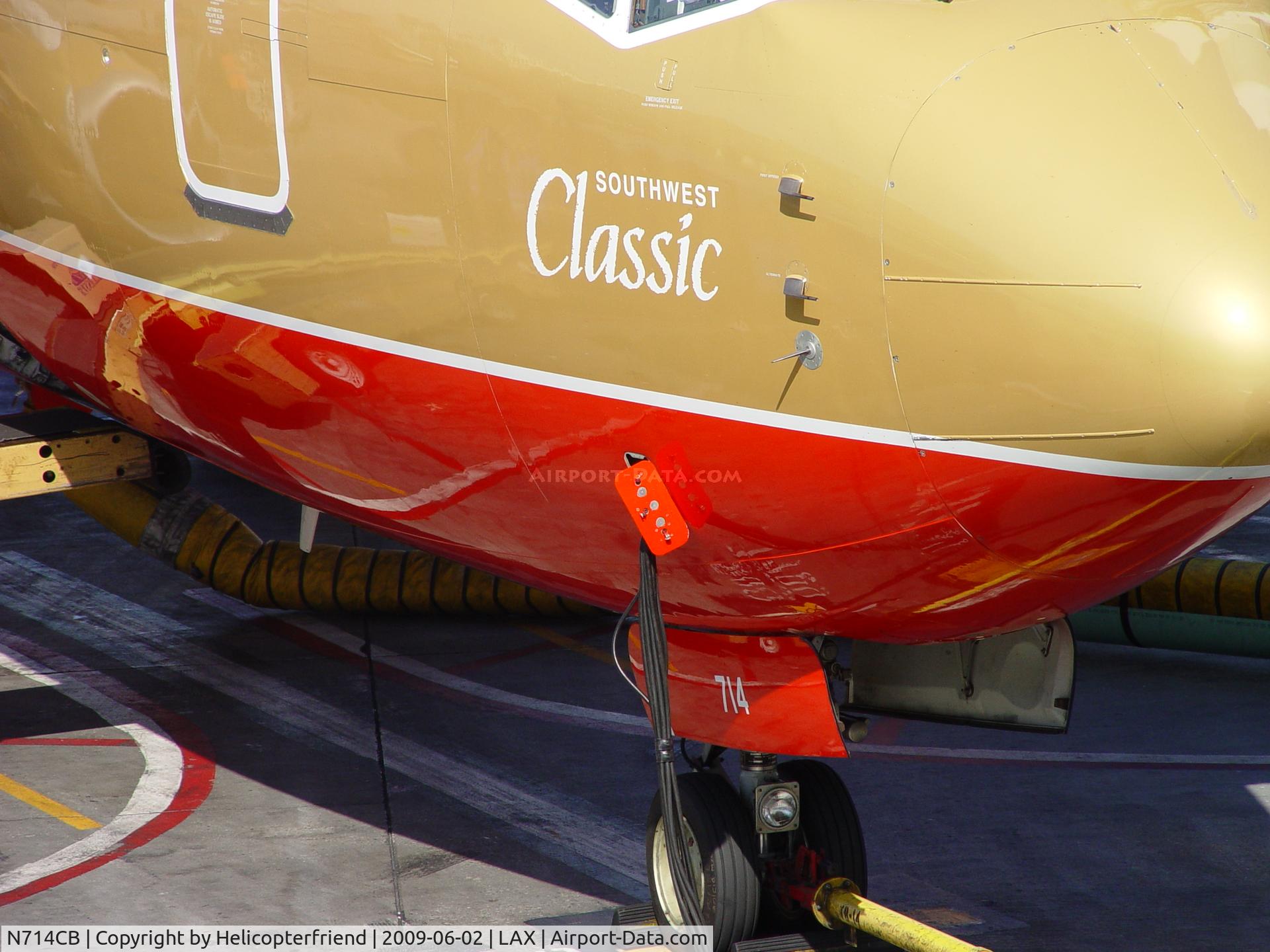 N714CB, 1998 Boeing 737-7H4 C/N 27848, Southwest's classic color and plane