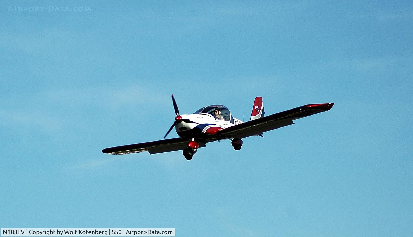N188EV, 2007 Evektor-Aerotechnik SPORTSTAR PLUS C/N 20071008, on final, landing