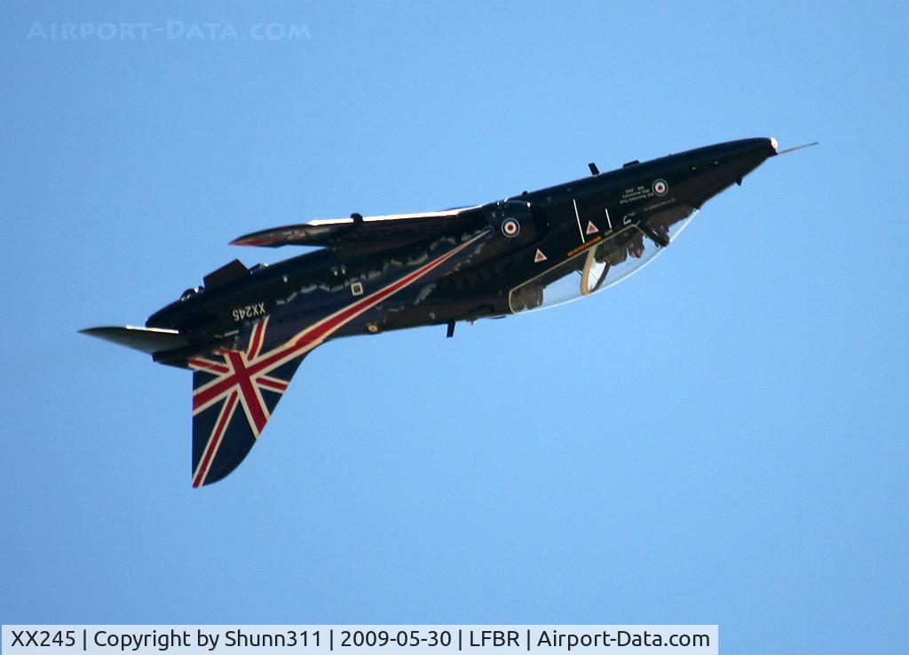 XX245, 1978 Hawker Siddeley Hawk T.1 C/N 081/312081, During his show... Participant of the Muret Airshow 2009
