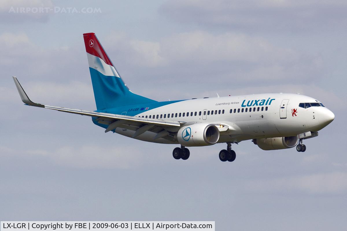 LX-LGR, 2004 Boeing 737-7C9 C/N 33803, short final RW24