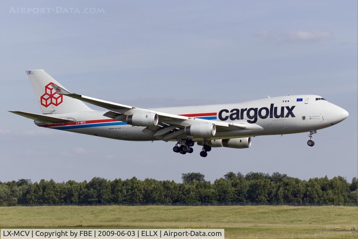 LX-MCV, 1998 Boeing 747-4R7F/SCD C/N 29729, over the threshold