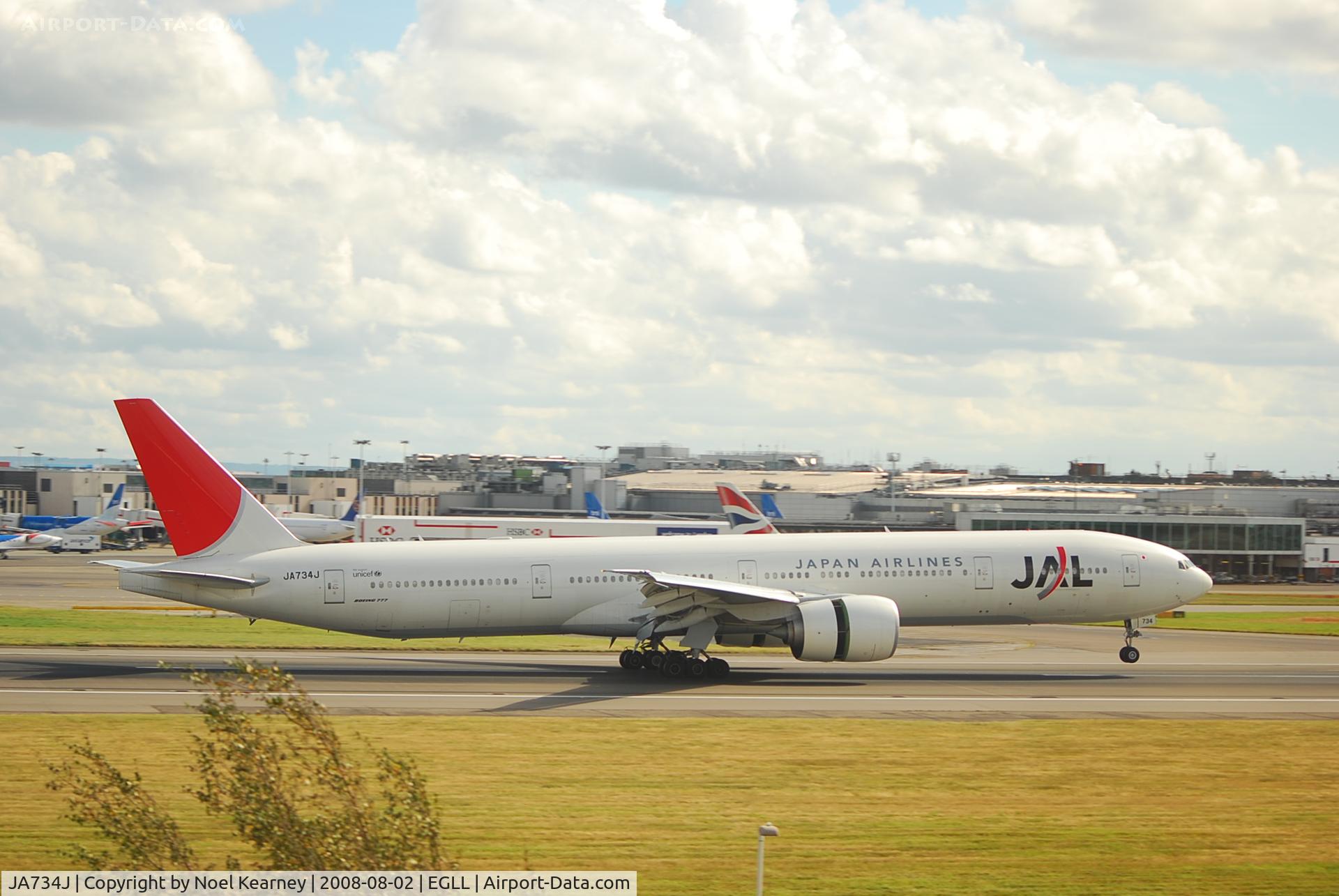 JA734J, 2005 Boeing 777-346/ER C/N 32433, Landing 27R