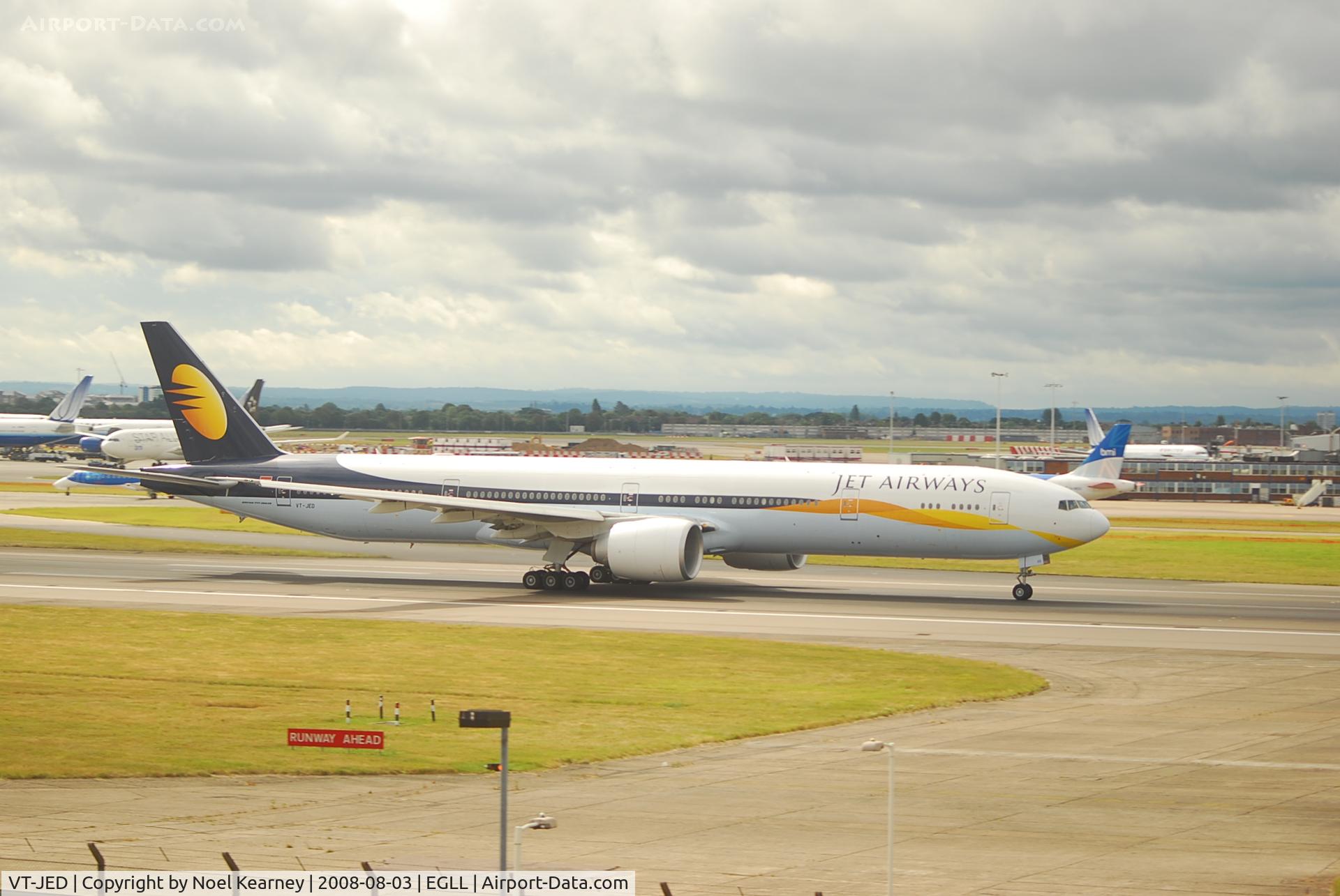 VT-JED, 2007 Boeing 777-35R/ER C/N 35160, Departing from 27R