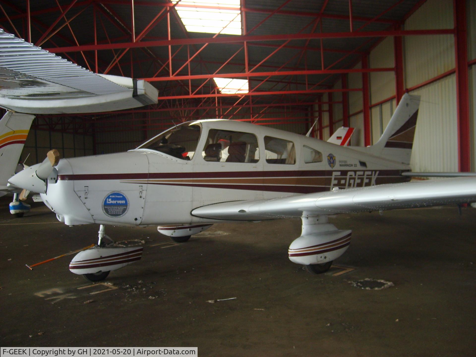 F-GEEK, 1984 Piper PA-28-161 Warrior II C/N 28-8516012, A nice PA28 180 Warrior II in brown and white