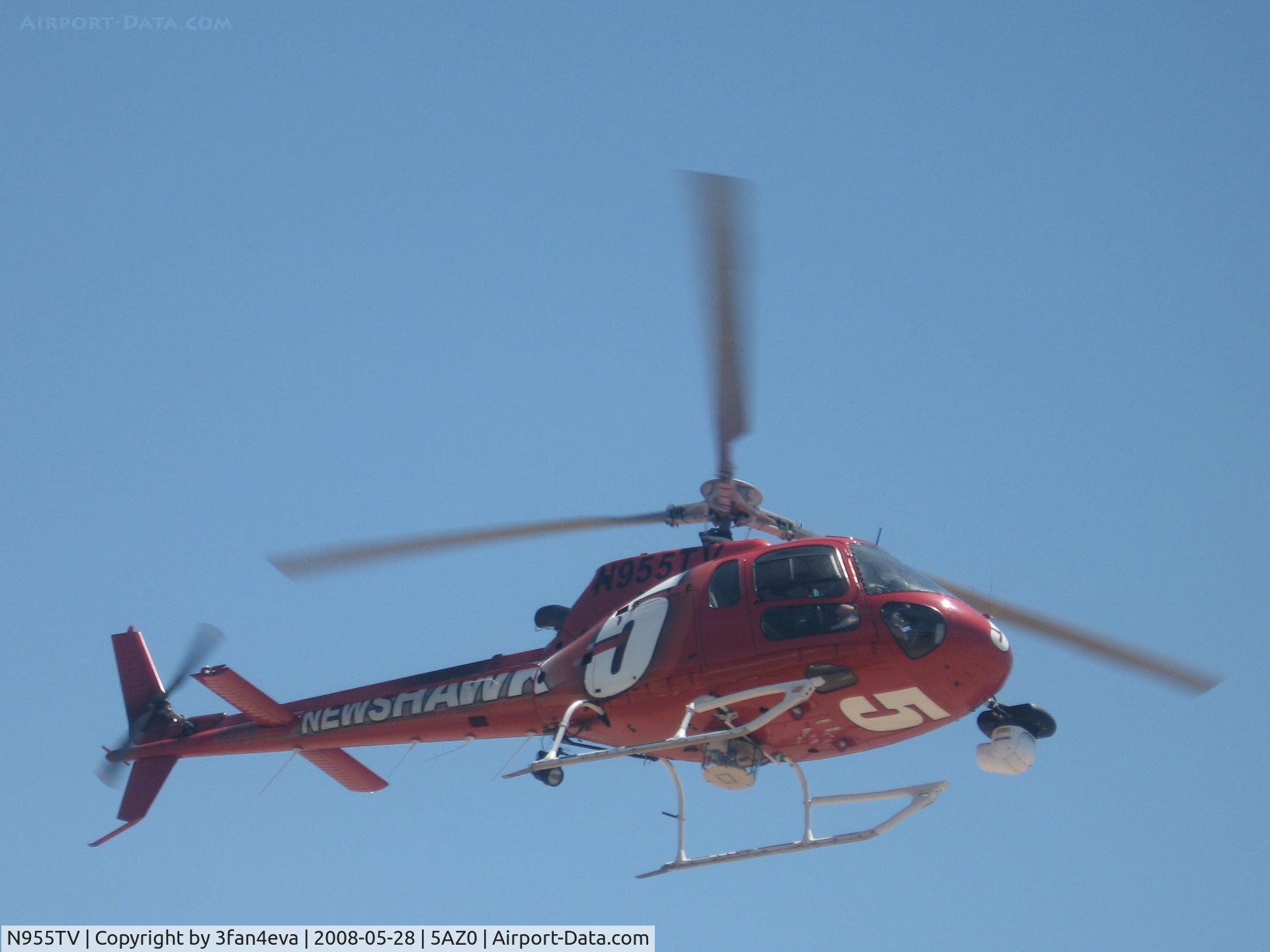 N955TV, Eurocopter AS-350B-2 Ecureuil C/N 3246, KPHO-TV Newshawk5 landing @ Westcor Aviation Hanger