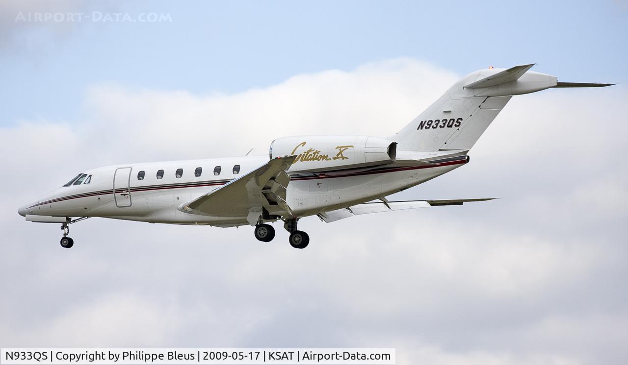 N933QS, 2000 Cessna 750 Citation X Citation X C/N 750-0133, Clearly a Citation X on short final rwy 3.