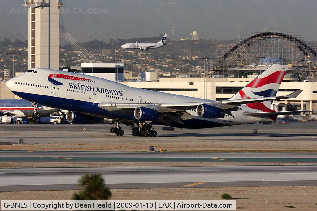 G-BNLS, 1991 Boeing 747-436 C/N 24629, British Airways G-BNLS (FLT BAW278) departing RWY 25R enroute to London Heathrow (EGLL) while an Alaska Airlines 737 is landing on the North Complex.