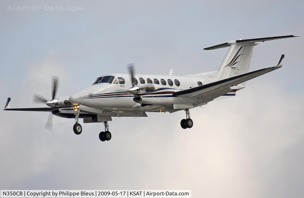 N350CB, 2004 Raytheon Aircraft Company B300 C/N FL-392, Short final rwy 3.