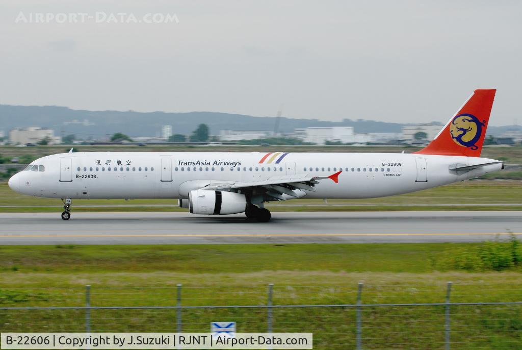 B-22606, 1997 Airbus A321-111 C/N 731, Charter flight from Taiwan to Toyama.