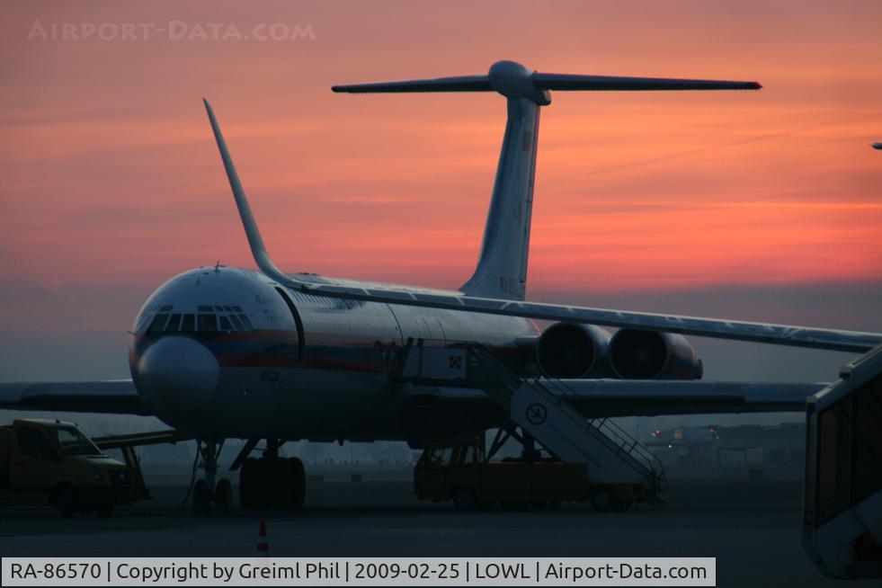 RA-86570, 1996 Ilyushin Il-62M C/N 1356344, Sorry for the quality, but the sun-down colores look beautifully