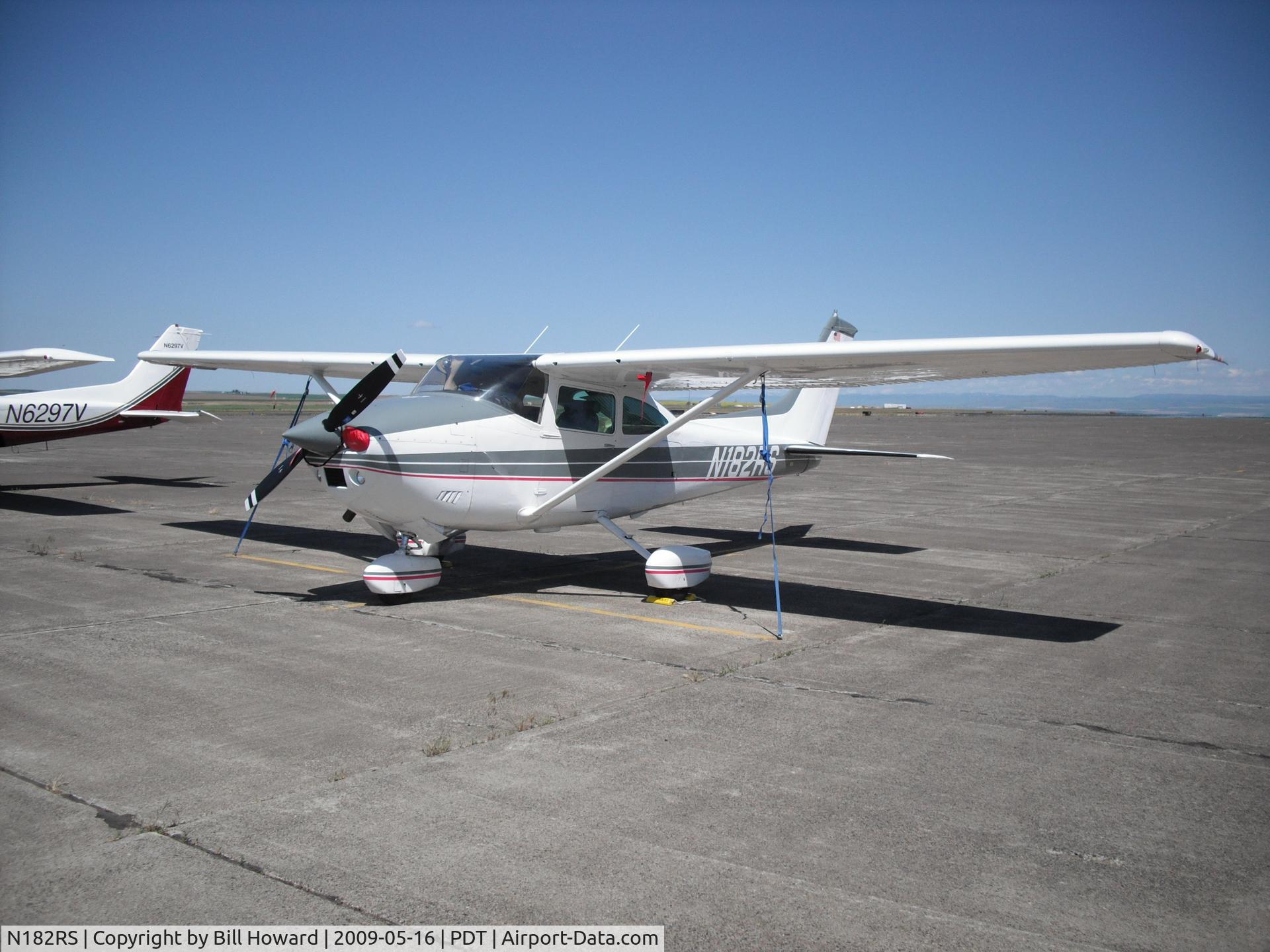 N182RS, 1976 Cessna 182P Skylane C/N 18264499, Tied up at Pendleton