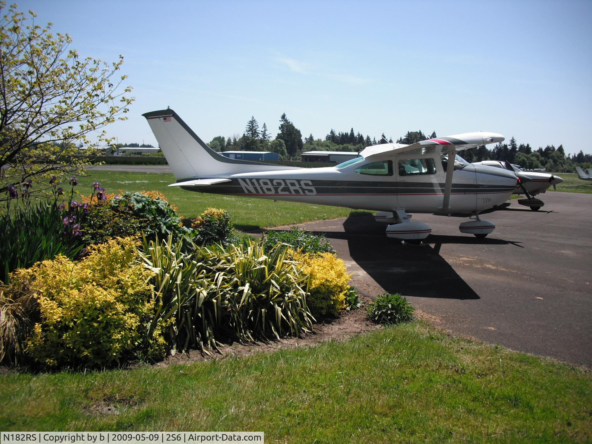 N182RS, 1976 Cessna 182P Skylane C/N 18264499, A flower in a garden spot!