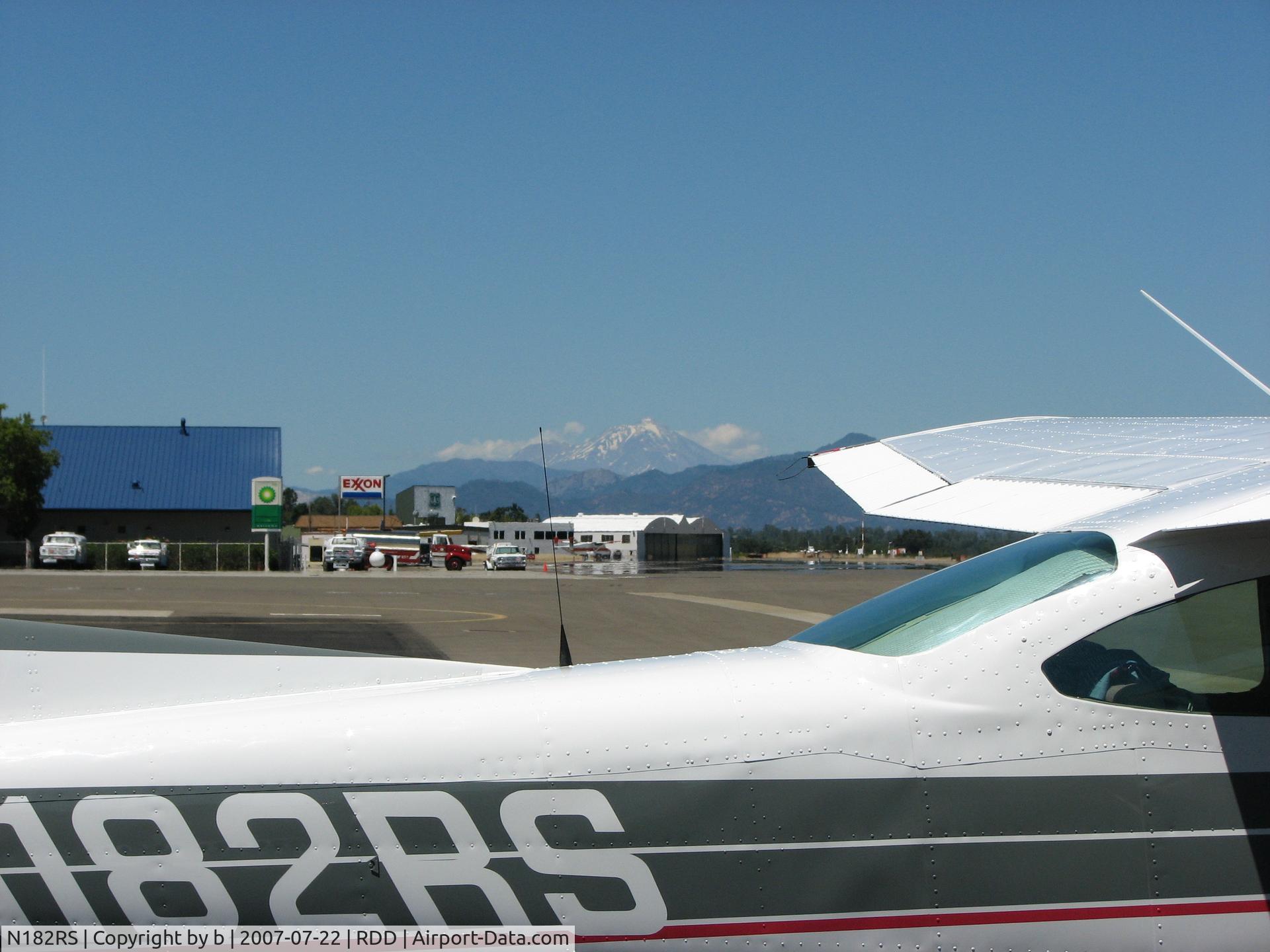 N182RS, 1976 Cessna 182P Skylane C/N 18264499, Racer at Redding - Mt Shasta
