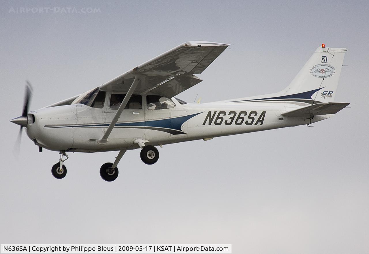 N636SA, 2004 Cessna 172S C/N 172S9636, Short final rwy 3 in the late afternoon. Compare with previous pictures : the plane has lost the aerodynamic wheel covers and has gained the 