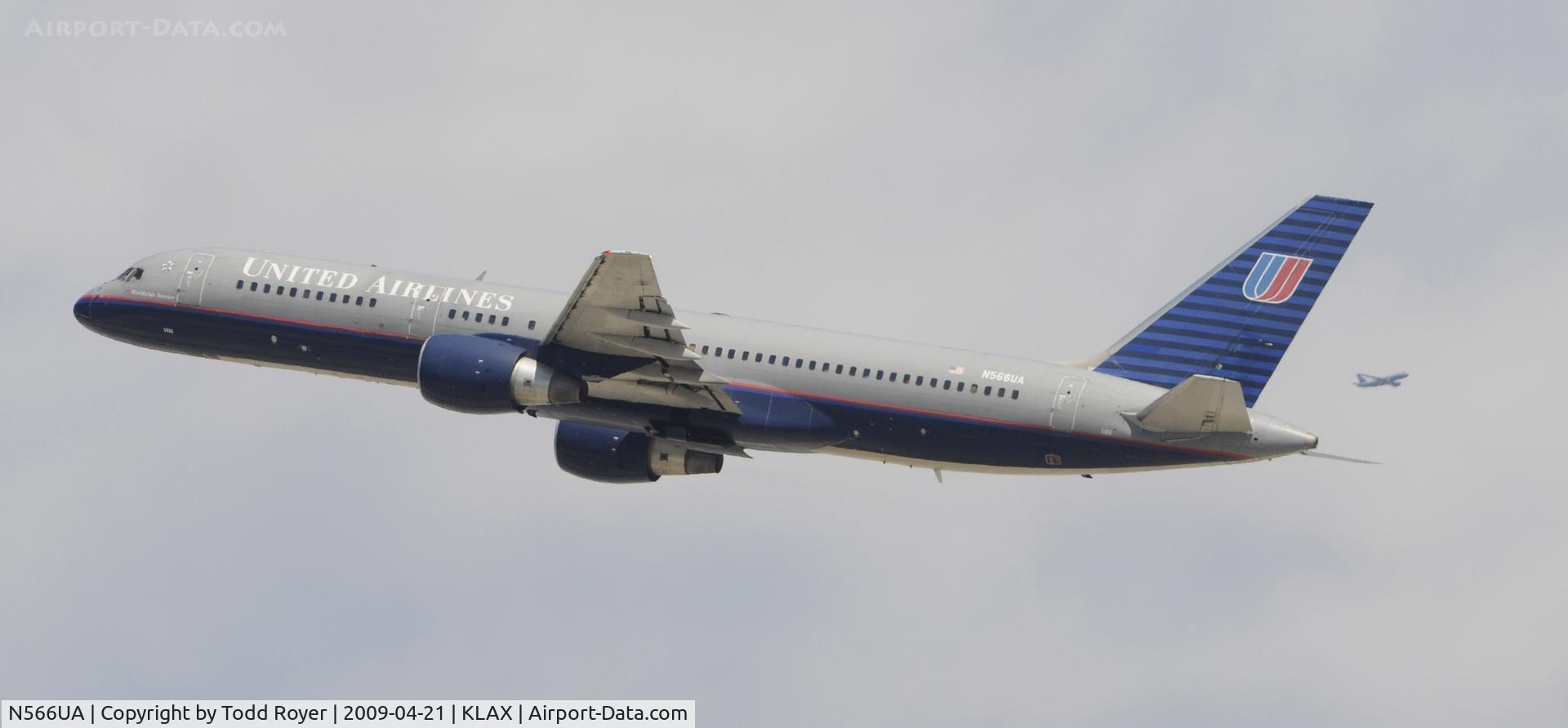 N566UA, 1992 Boeing 757-222 C/N 26670, Departing LAX on 25R