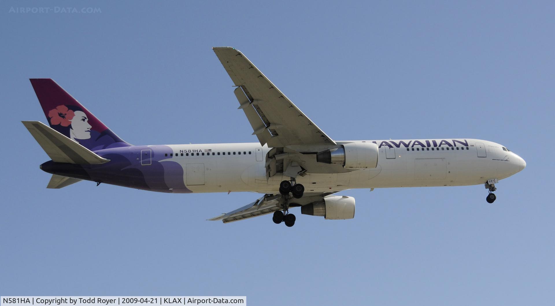 N581HA, 2001 Boeing 767-33A C/N 28141, Landing 24R at LAX