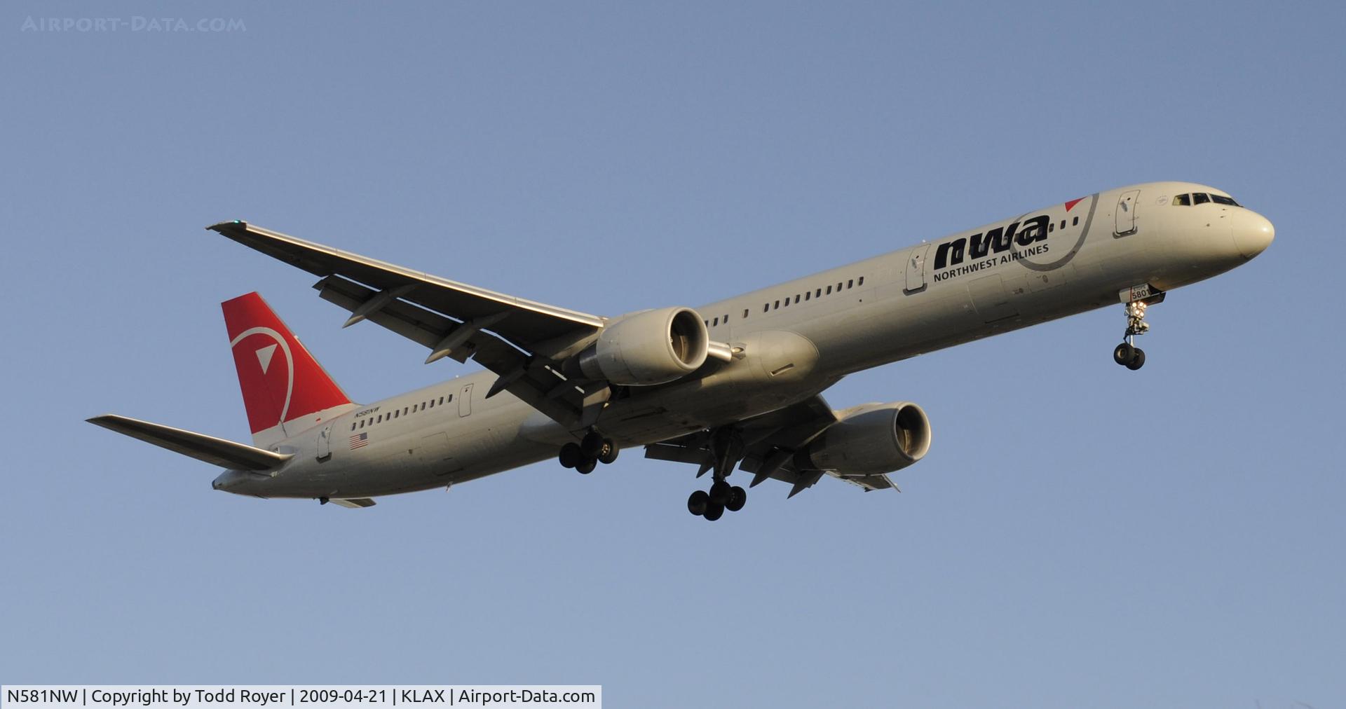 N581NW, 2002 Boeing 757-351 C/N 32982, Landing 24R at LAX