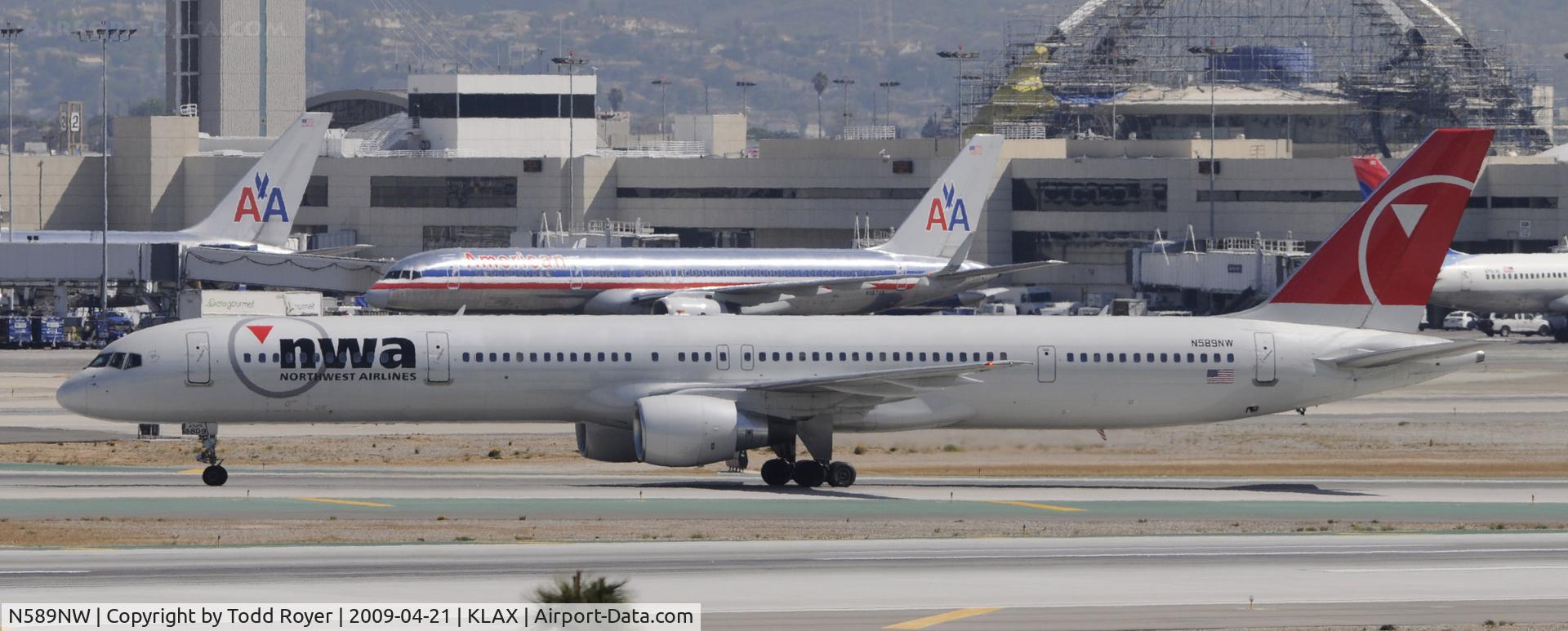 N589NW, 2003 Boeing 757-351 C/N 32989, T