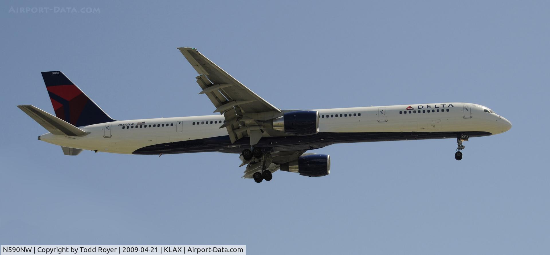 N590NW, 2003 Boeing 757-351 C/N 32990, Landing 24R at LAX