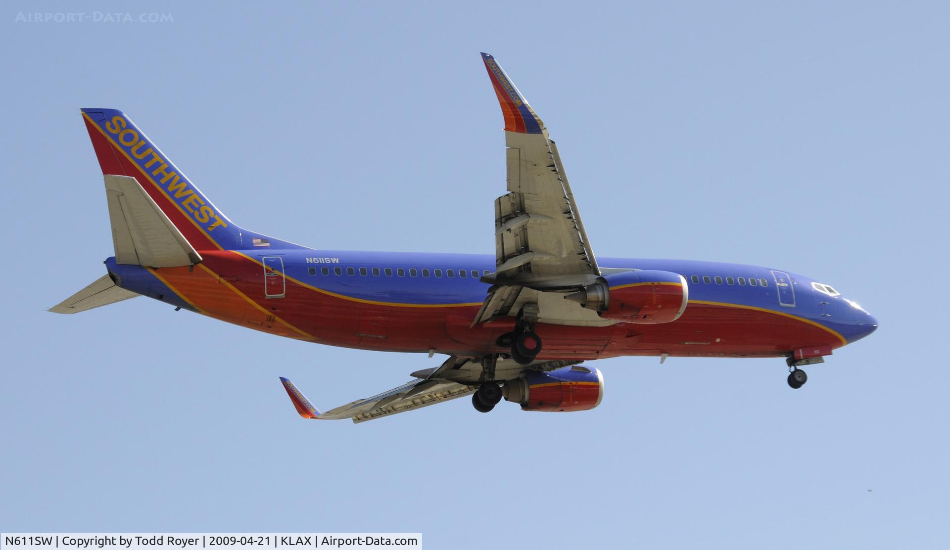N611SW, 1995 Boeing 737-3H4 C/N 27697, Landing 24R at LAX