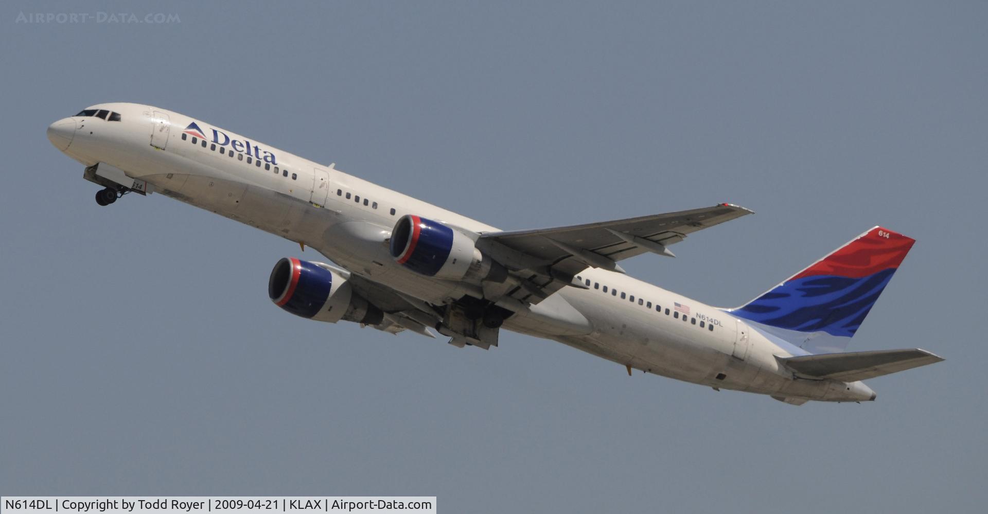 N614DL, 1985 Boeing 757-232 C/N 22821, Departing LAX on 25R