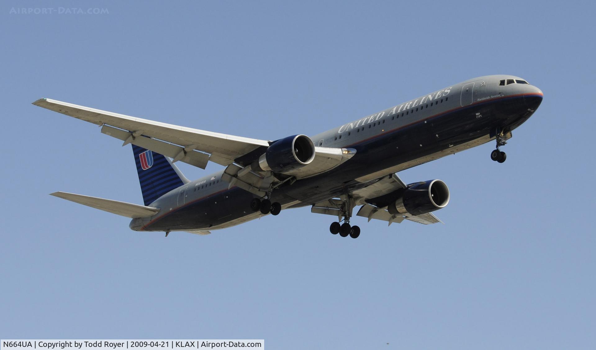 N664UA, 1998 Boeing 767-322 C/N 29236, Landing 24R at LAX
