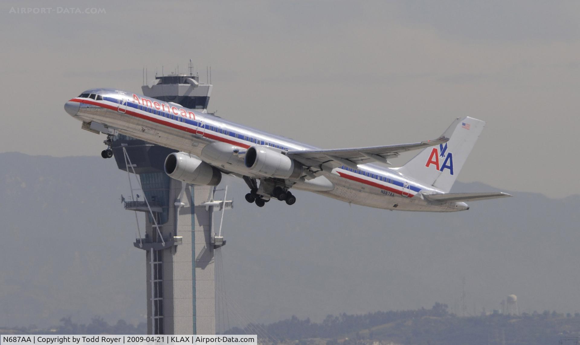 N687AA, 1993 Boeing 757-223 C/N 25695, Departing LAX on 25R
