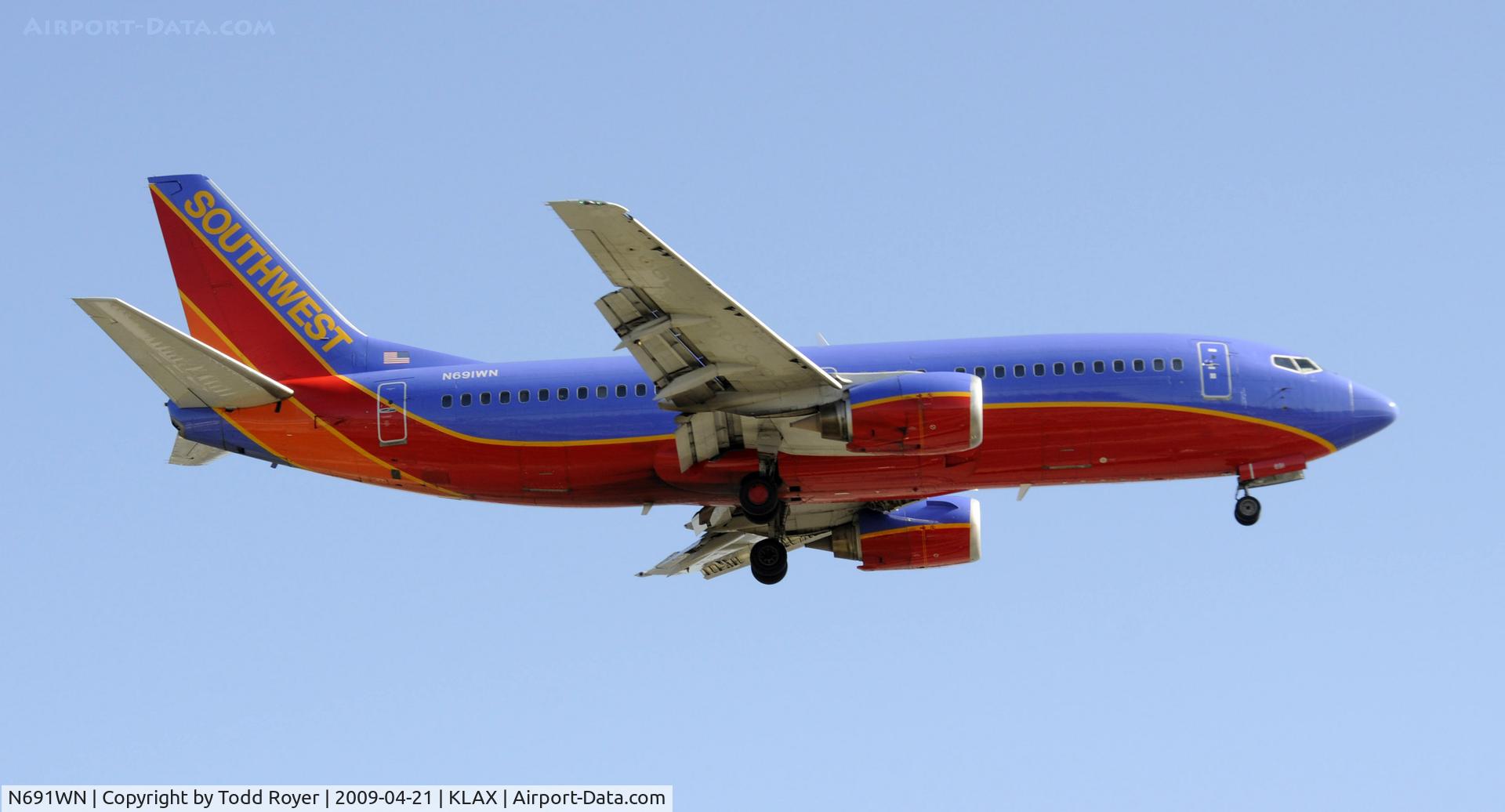 N691WN, 1988 Boeing 737-3G7 C/N 23781, Landing 24R at LAX