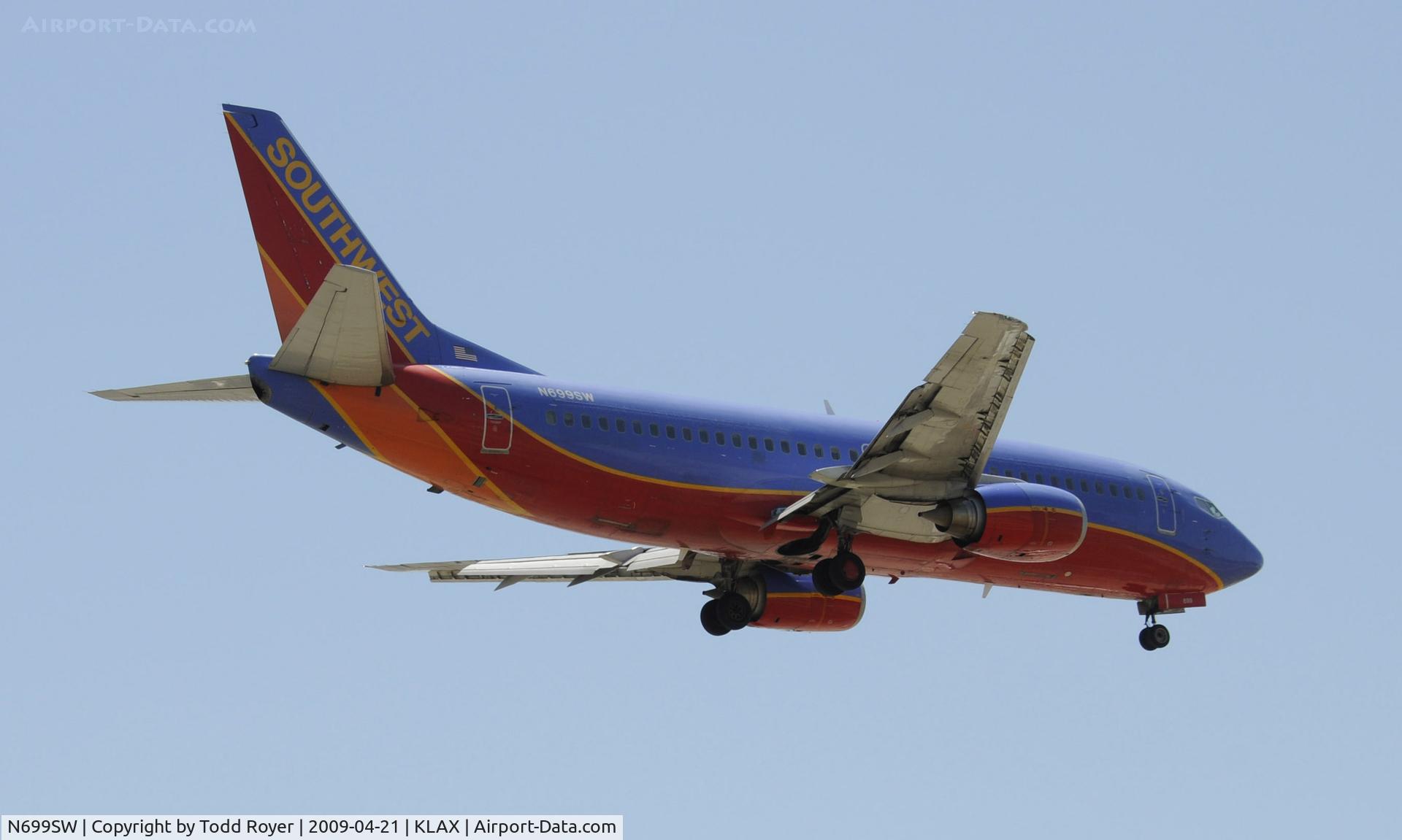 N699SW, 1987 Boeing 737-3Y0 C/N 23826, Landing 24R at LAX