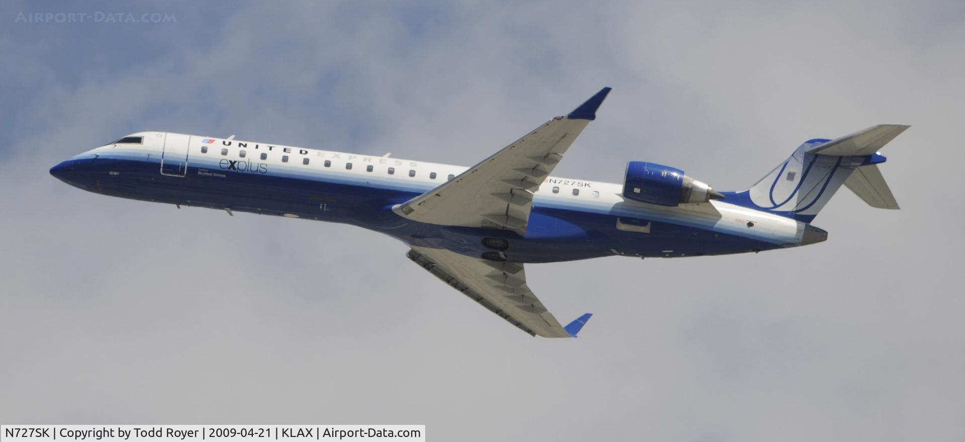 N727SK, 2005 Bombardier CRJ-701ER (CL-600-2C10) Regional Jet C/N 10191, Departing LAX on 25R