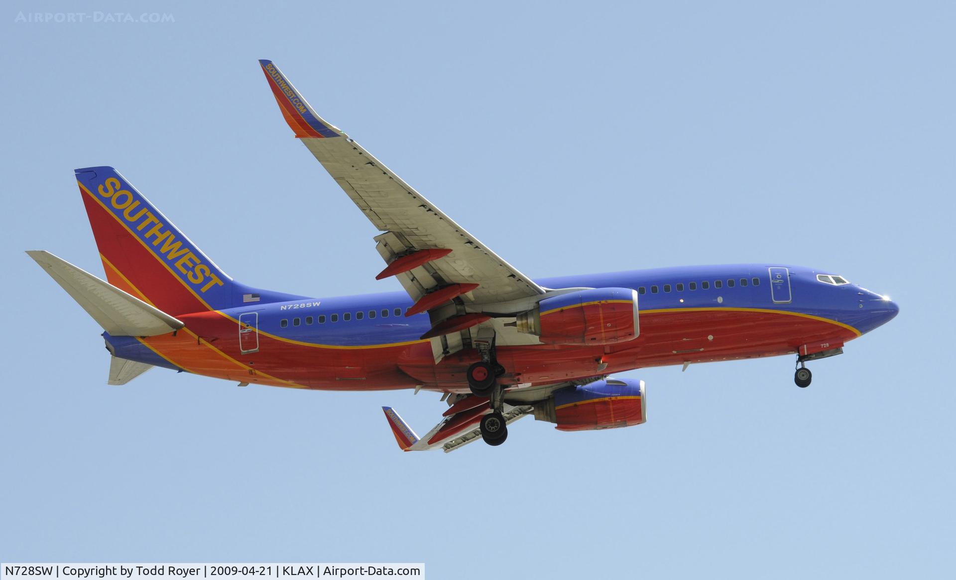 N728SW, 1999 Boeing 737-7H4 C/N 27860, Landing 24R at LAX