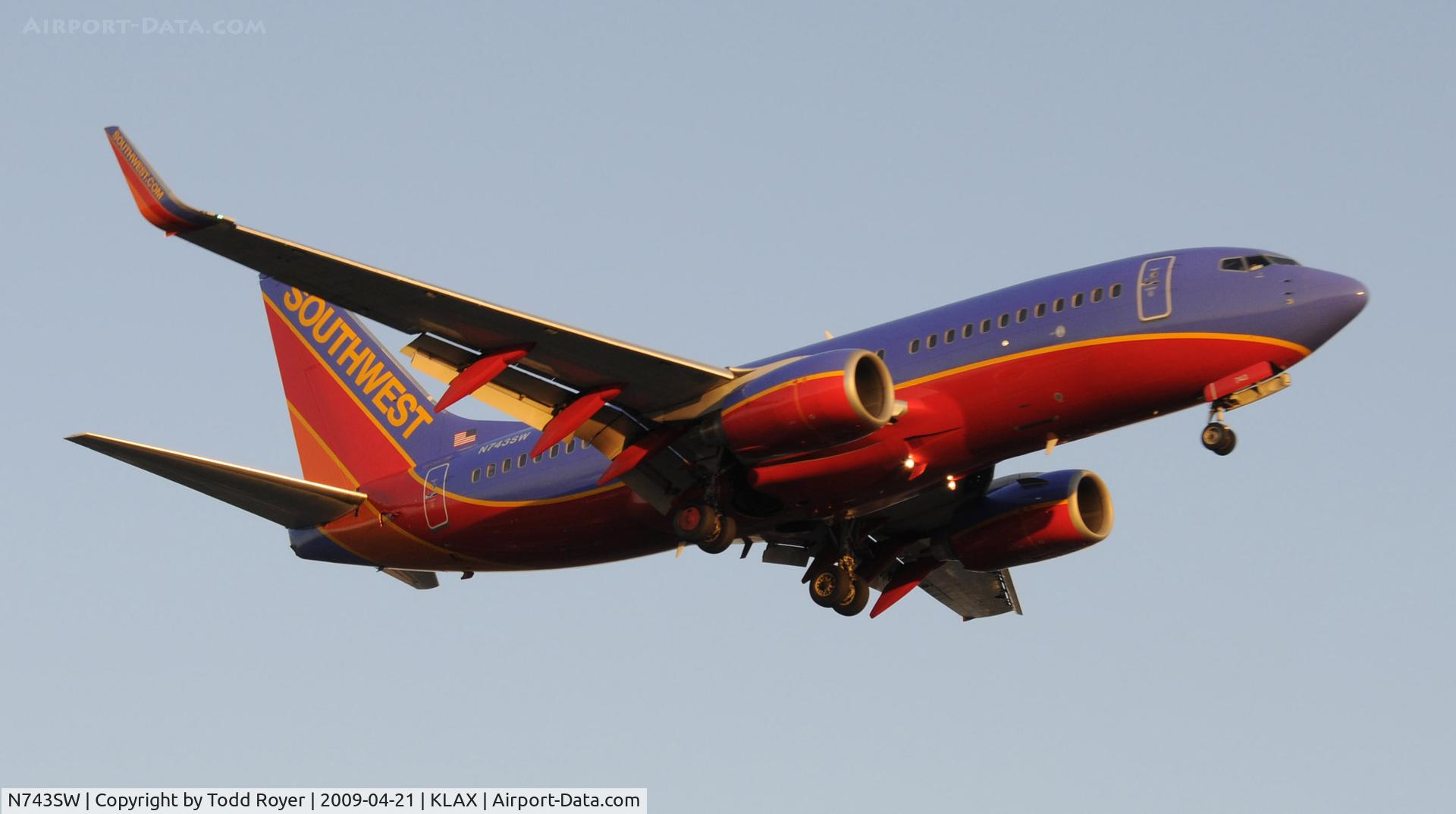 N743SW, 1998 Boeing 737-7H4 C/N 29279, Landing 24R at LAX