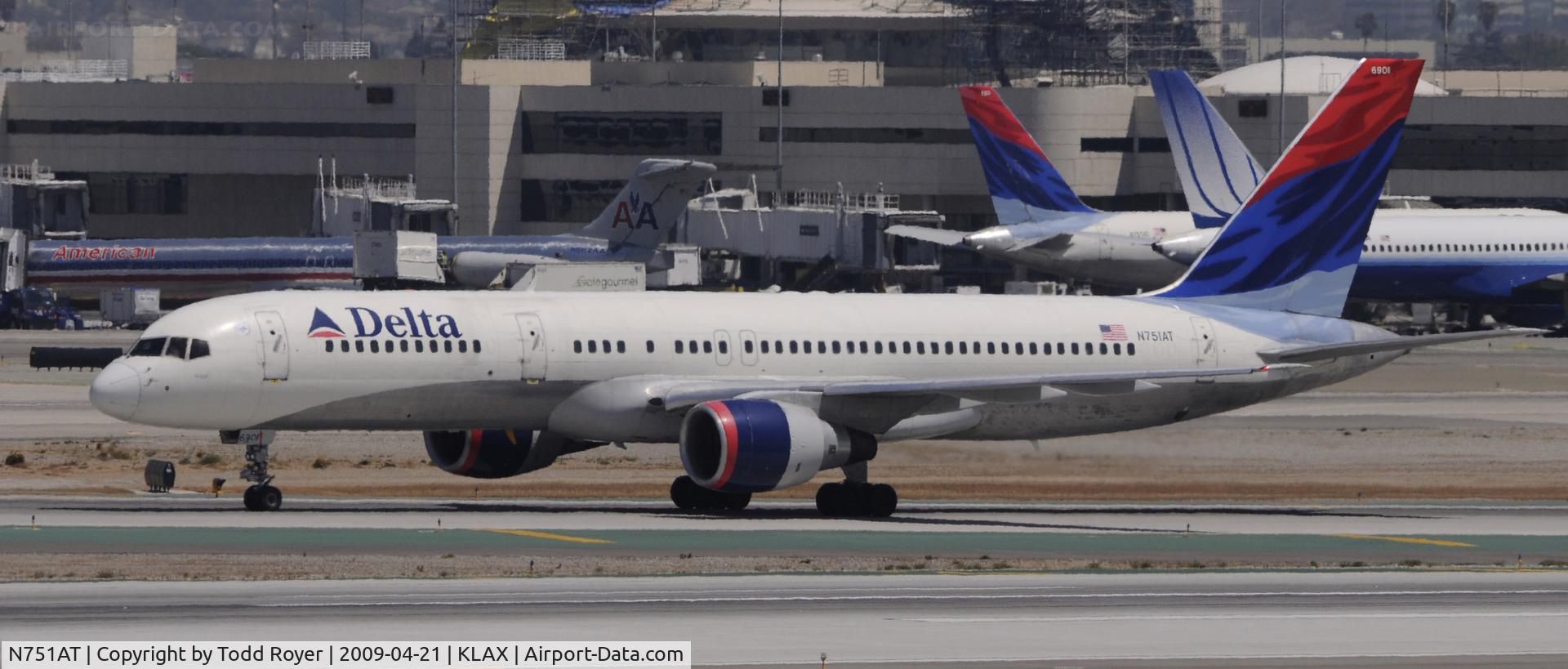 N751AT, 1984 Boeing 757-212 C/N 23125, Taxi to gate
