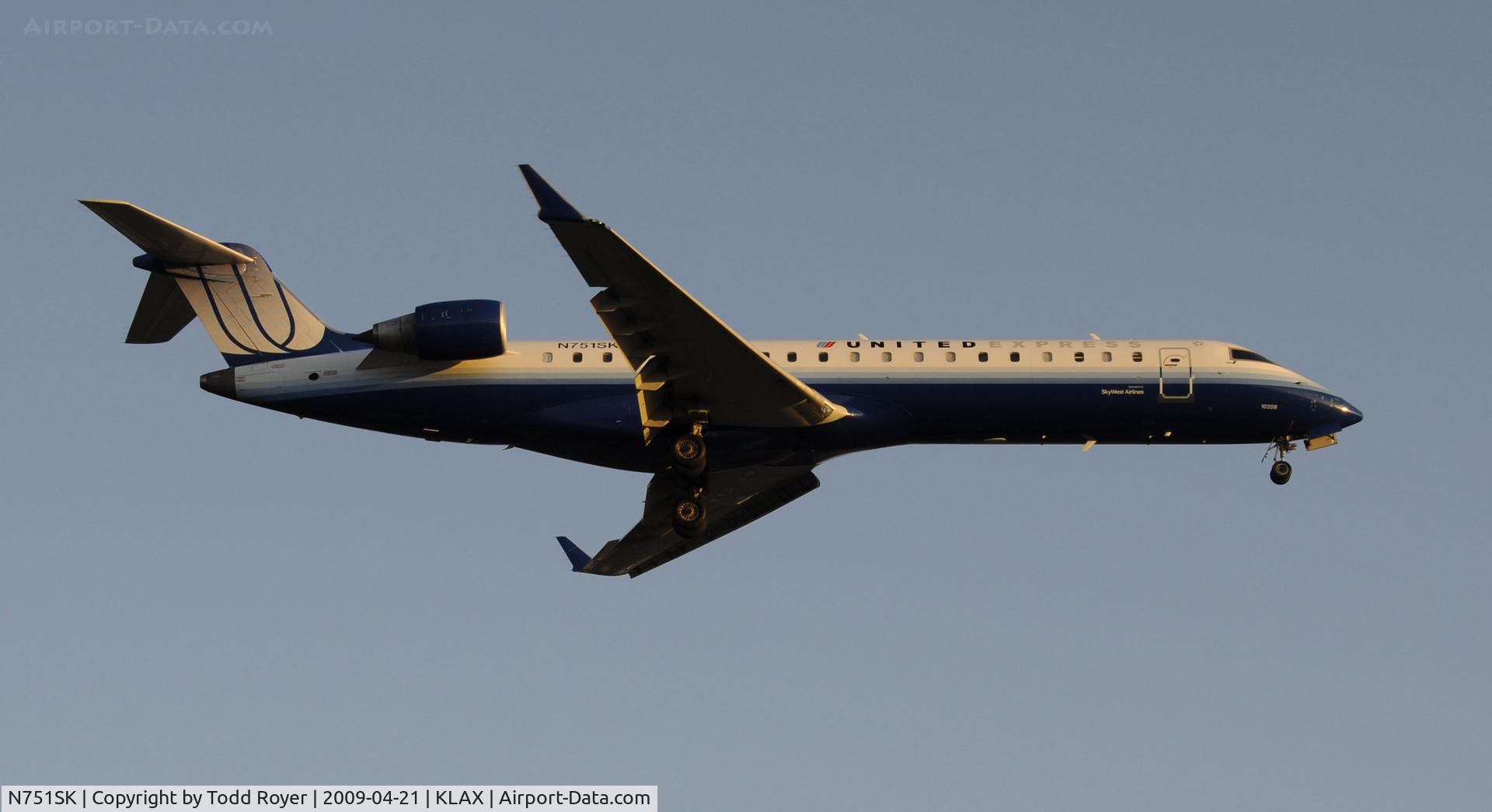N751SK, 2005 Bombardier CRJ-701ER (CL-600-2C10) Regional Jet C/N 10208, Landing 24R at LAX