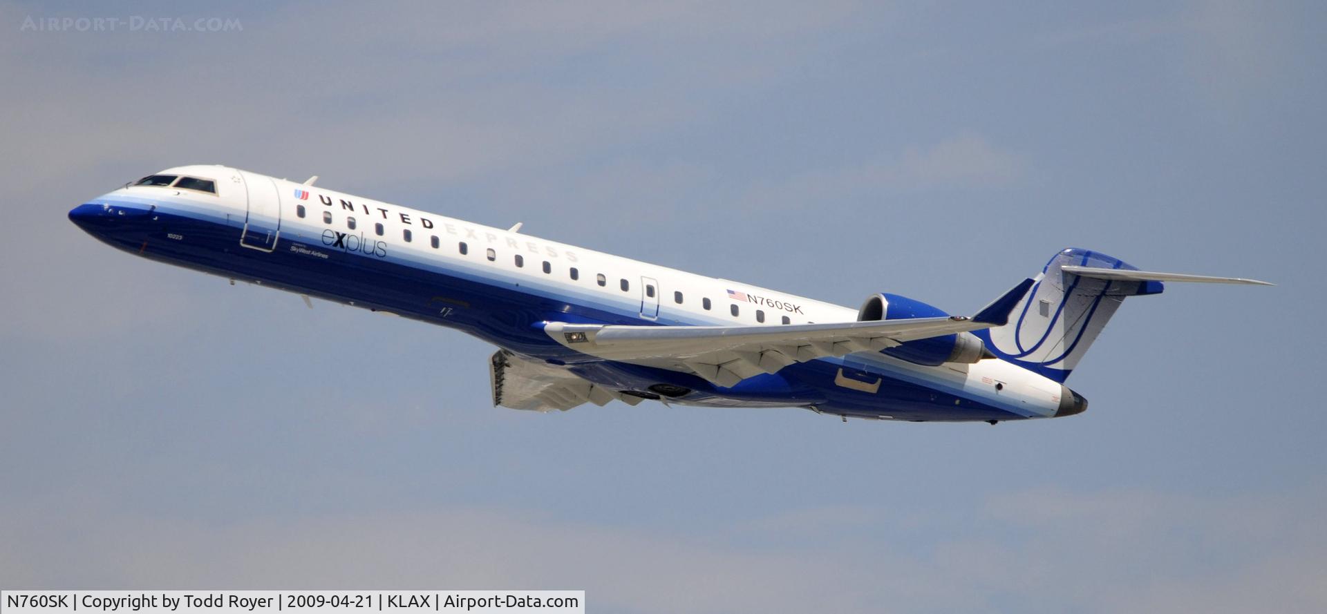 N760SK, 2005 Bombardier CRJ-701ER (CL-600-2C10) Regional Jet C/N 10223, Departing LAX on 25R