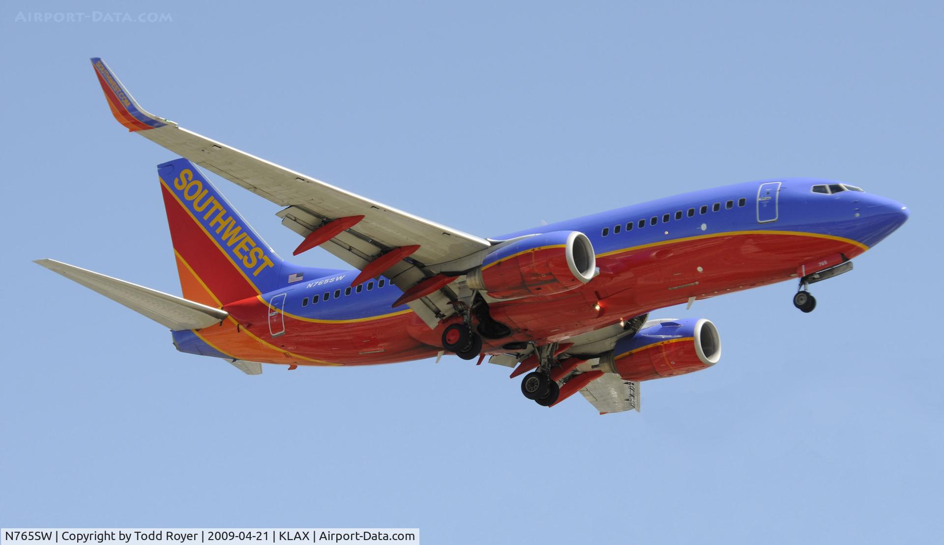 N765SW, 2000 Boeing 737-7H4 C/N 29805, Landing 24R at LAX