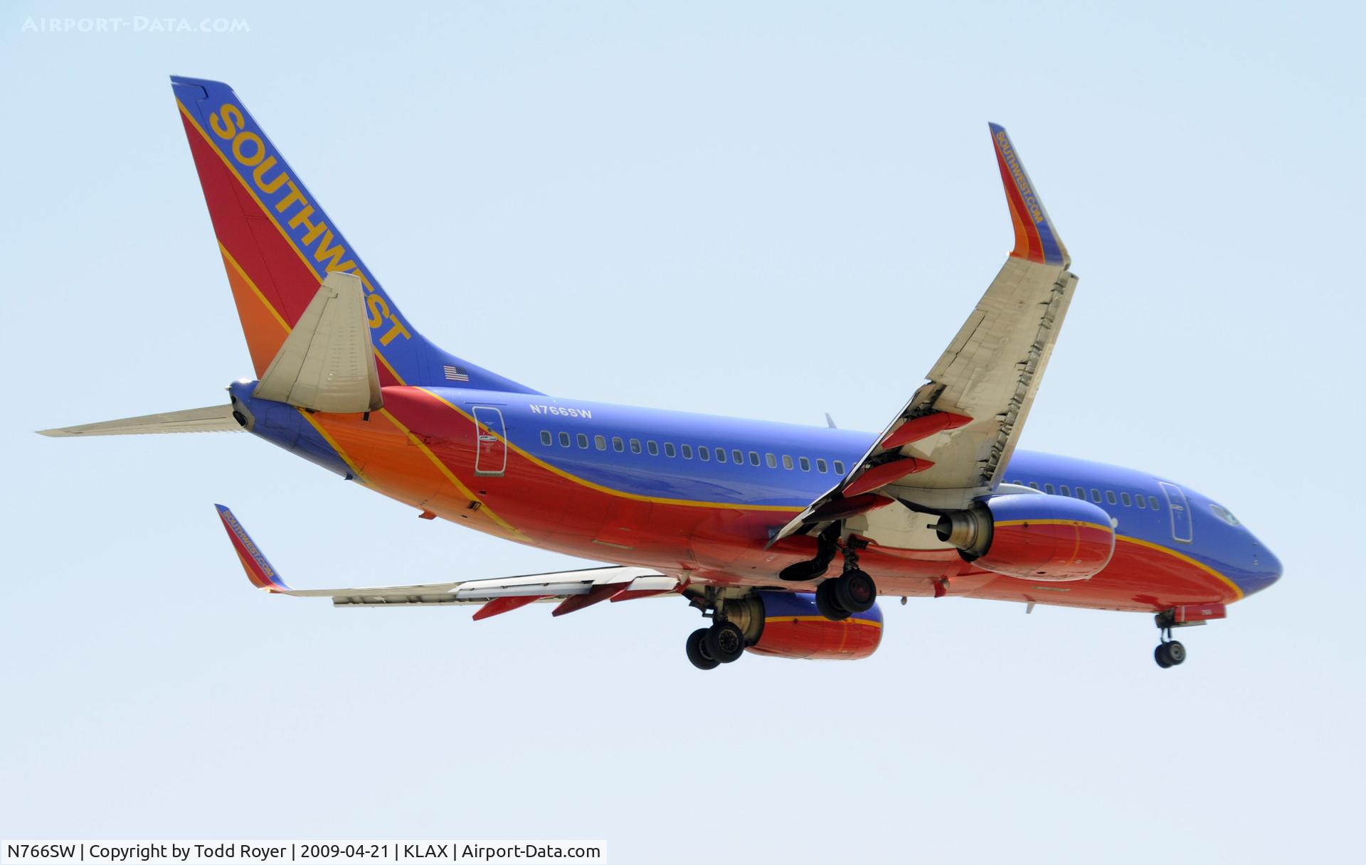 N766SW, 2000 Boeing 737-7H4 C/N 29806, Landing 24R at LAX