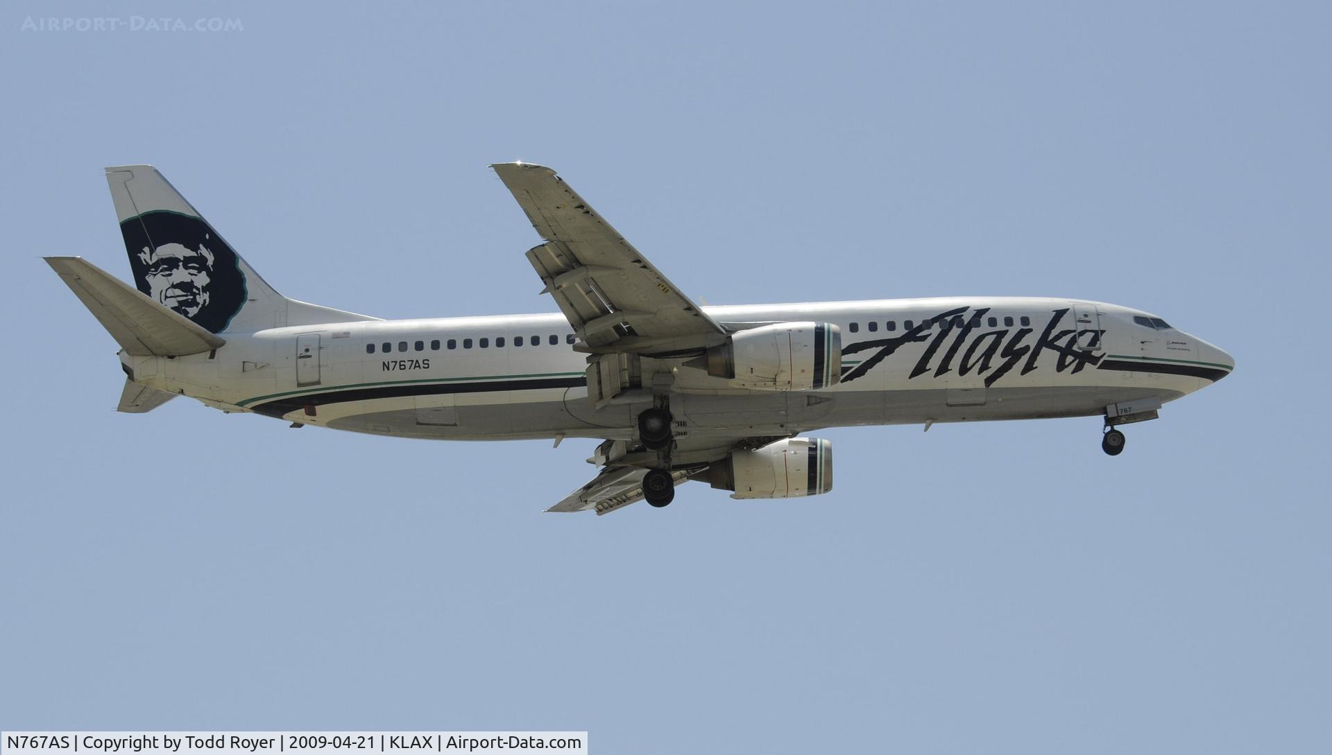 N767AS, 1992 Boeing 737-490 C/N 27081, Landing 24R at LAX
