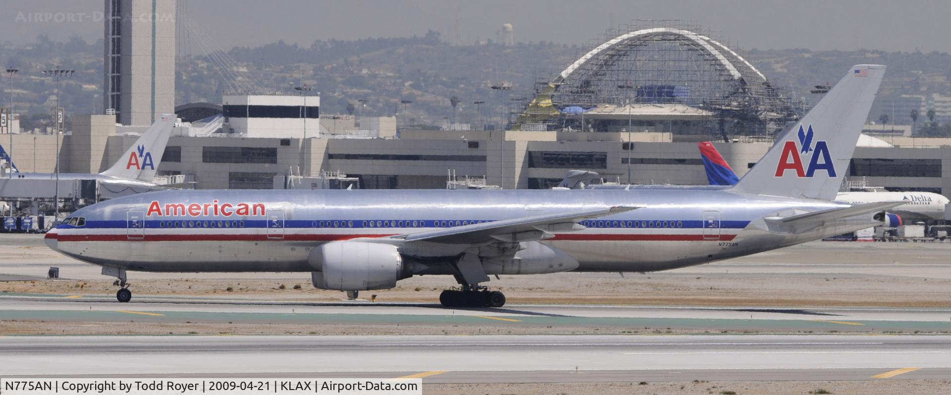 N775AN, 1999 Boeing 777-223 C/N 29584, Taxi to gate