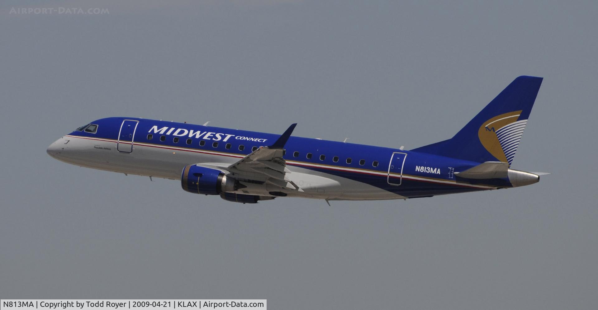 N813MA, 2004 Embraer 170SU (ERJ-170-100SU) C/N 17000031, Departing LAX on 25R