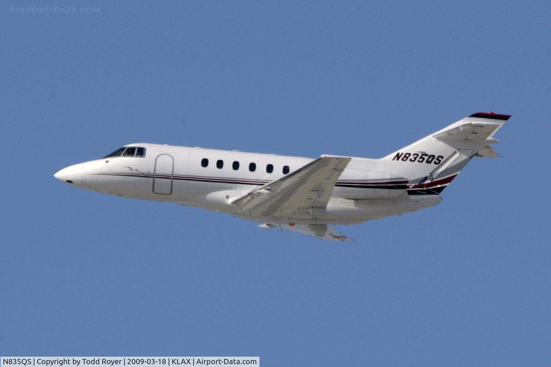 N835QS, 2000 Raytheon Hawker 800XP C/N 258505, Departing LAX on 25L