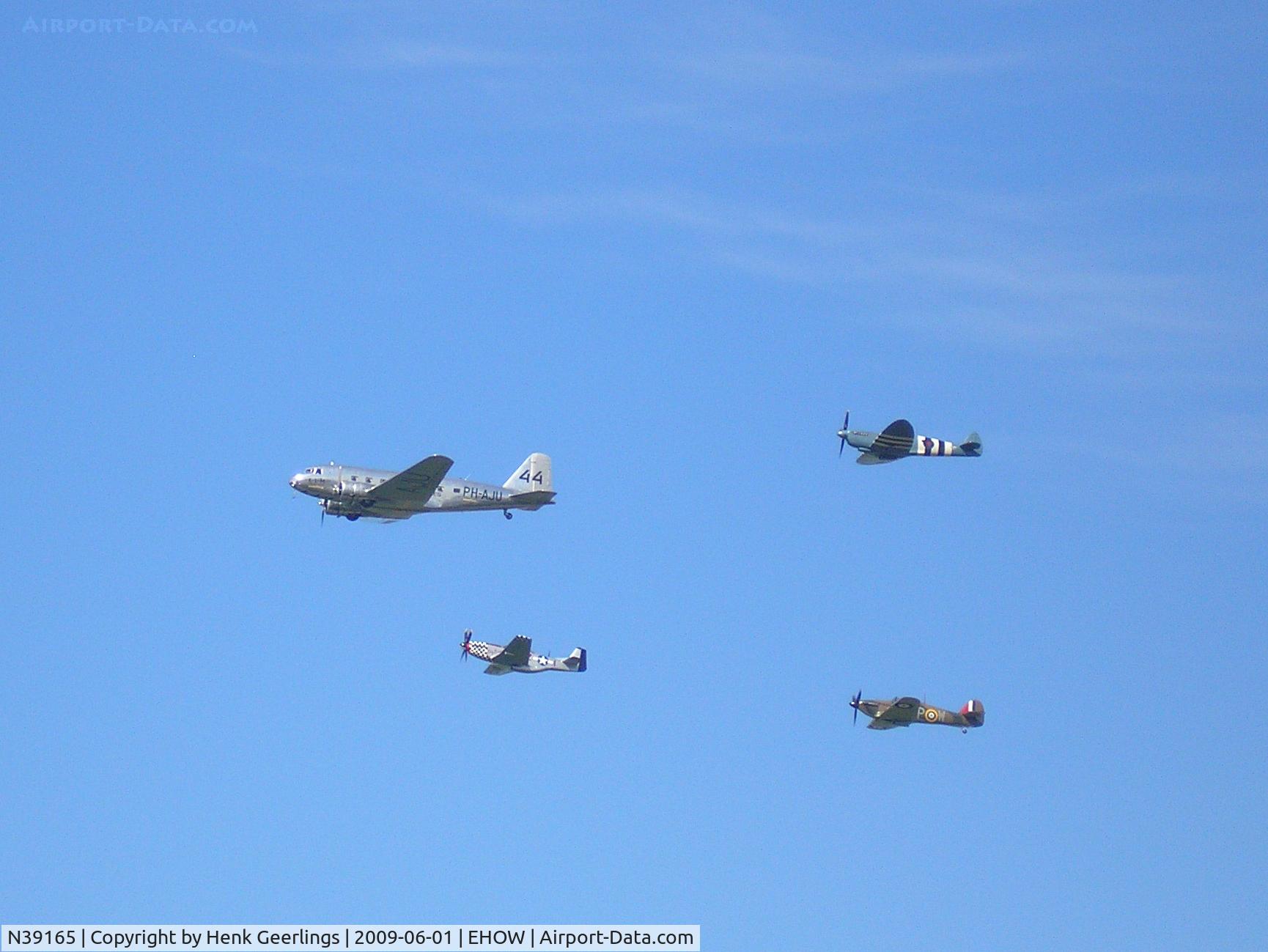 N39165, 1935 Douglas R2D-1 (DC-2) C/N 1404, Oostwold  Airport  Airshow june 2009 ; DC-2 Demo