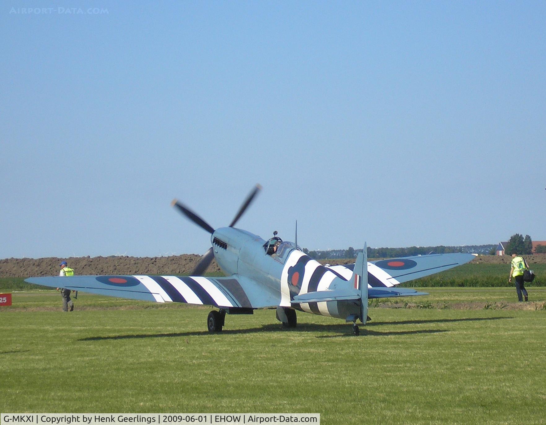 G-MKXI, 1944 Supermarine 365 Spitfire PR.XI C/N 6S/504719, Oostwold  Airport  Airshow june 2009