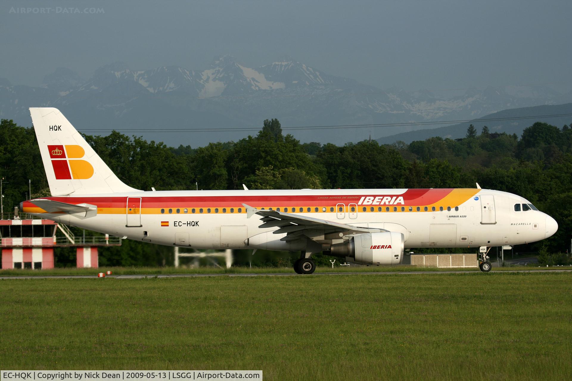 EC-HQK, 2001 Airbus A320-214 C/N 1454, LSGG