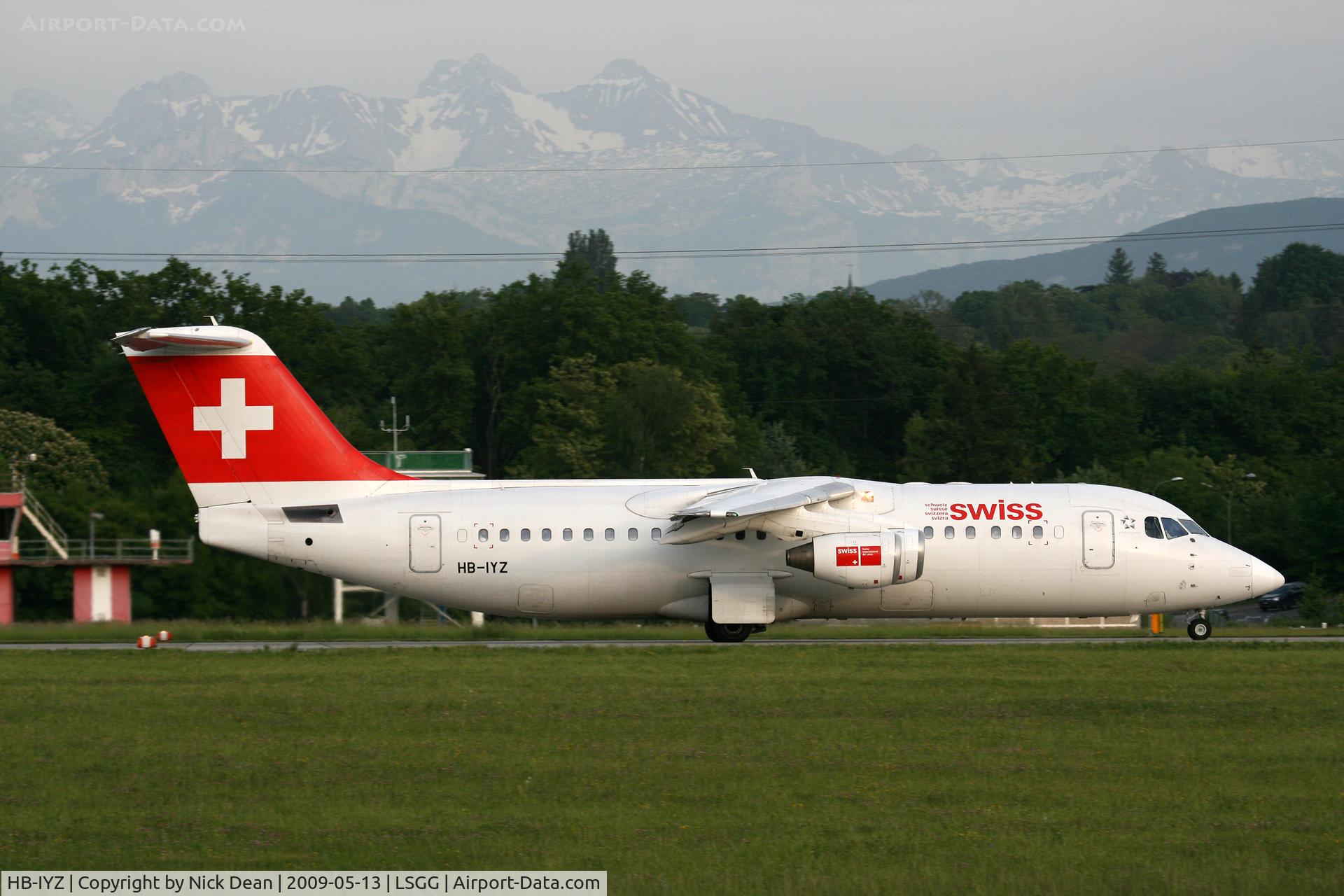 HB-IYZ, 1998 British Aerospace Avro 146-RJ100 C/N 0338, LSGG
